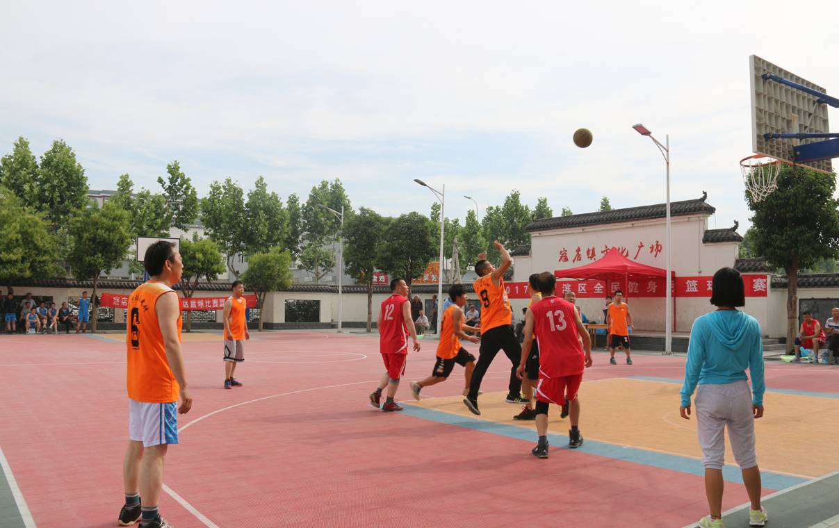 来自惠城、惠阳、仲恺等县（区）的10支业余足球代表队200多名运动员参赛